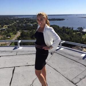 Meet your Posher, Leslie